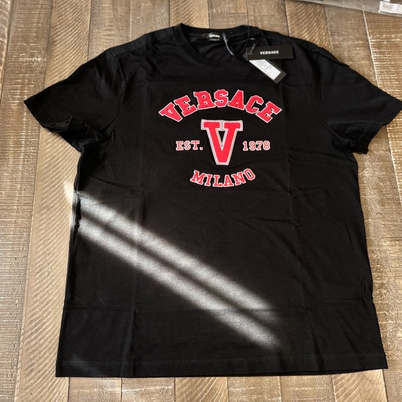 Men’s Versace T-Shirt - Picture 1 of 8